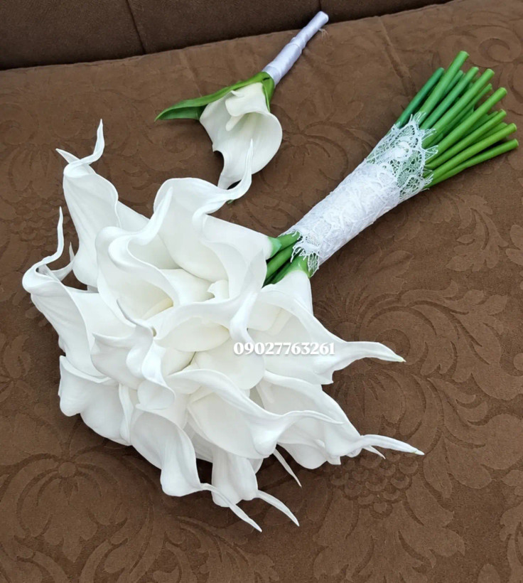 دسته گل کالای سفید مناسب عروسی